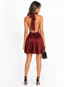 Vestido Midi de Cetim — Elegância para Festas — Costas Abertas e Modelagem Ajustada